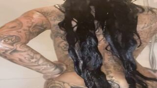 Daileydanique NAAKT: Geile Tatoeage Meisje Toont Alles