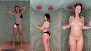 Bouncyloon: Naakt Onder De Douche