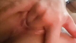 Megan Desaever: Vingert haar Natte Kut Solo