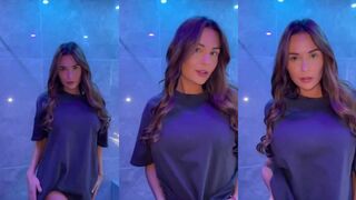 Megan Desaever: Douche Show - Kut Flashen in Kanten Slip