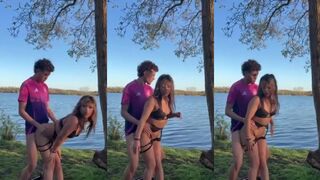 Jackelinuh: Doggystyle bij het water met zwarte lingerie