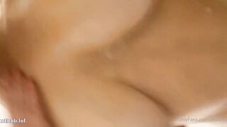 Avaxreyes: Onschuldig Gezichtje & Wilde Kont in de Douche
