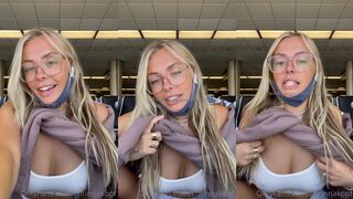 Corinna Kopf: Flasht haar decolleté met een brutaal glimlachje