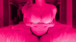 Corinna Kopf: Haar tieten die de roze gloed helemaal opvreten