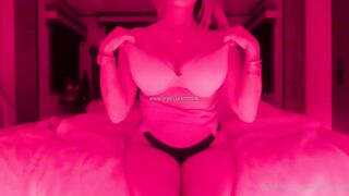 Corinna Kopf: Haar tieten die de roze gloed helemaal opvreten