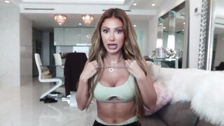 Francesca Farago: Pronkt met lingerie & laat de stof spreiden