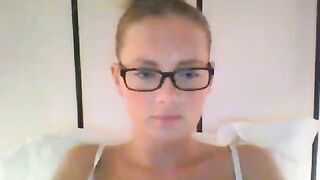 Maxime meiland laat tieten zien op cam