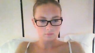 Maxime meiland laat tieten zien op cam