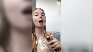 Vixyless: Showt haar lichaam onder de douche tot ze glimlacht