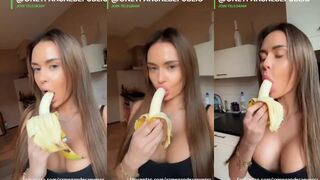 Megan Desaever: Pijpt een banaan tot haar lippen glimmen