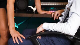 Milf Monica: Laat zich diep nemen tot haar nagels krassen