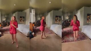 Anna Bron: Onschuldig begin & dan die rode ochtendjas vliegt open