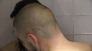 Sacha: Drijfnat & genietend op zijn gezicht