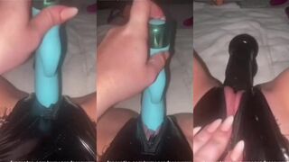 Megan Deseaver: Neukt zichzelf met een dildo tot haar benen trillen