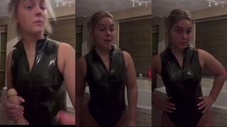 Booty Luna: Speelt met een dildo tot haar adem stokt