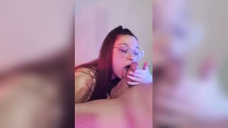 Petite_Subkitten: Verwent hem met haar mond en tong
