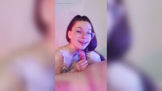 Petite_Subkitten: Verwent hem met haar mond en tong