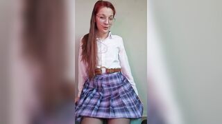 Petite_Subkitten: Naakt en solo tot haar adem stokt