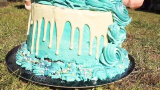 Jolynn Vissers: Speeltuin seks met dildo & cake als dessert