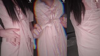 BrunetteBabe: Brutaal showt haar lichaam in roze kant