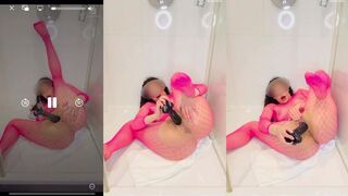 Danaarabia: Roze netkousen & geile stoten in de douche
