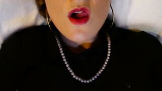 Naughty Eva: Naakte tieten & geile tong showt brutaal