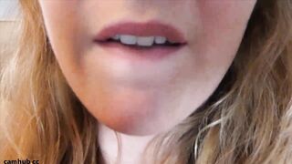 Naughty Eva: Haar tong speelt brutaal met de camera