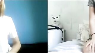 TinyBlonde_: Dit is haar wildste solo met dat paarse ding