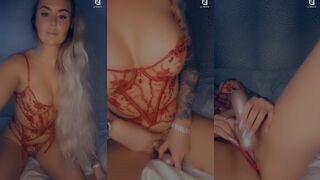 G-Desire Evie: Onschuldig begin & dan die dildo vol in haar kutje