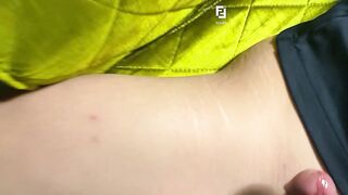 Nouri: Hand op zijn lul & blauwe broek naar beneden