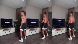 SeductiveDustt: Showt zijn gespierde lijf voor de tv