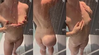 Kimx95: Natte tieten en kont onder de douchestraal
