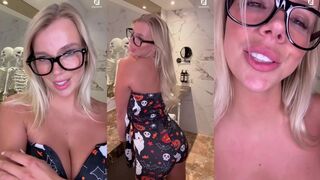 LuxyDutch: Dikke tieten los in Halloween outfit