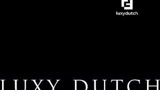 LuxyDutch: Neukt zichzelf diep met een dildo