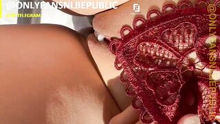 LiefsRomee: Masturbeert zo geil dat de lakens nat worden