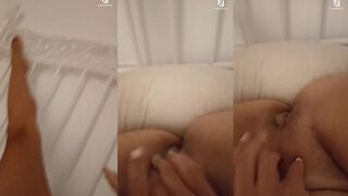 LouiseSecret: Masturbeert zichzelf tot haar billen rood zijn