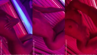 Anke De Plecker: Onschuldig gezicht & hete huid onder rood licht