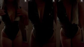 LunaVerse: Showt haar latexlijf tot het zwetend glanst