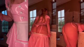 LunaVerse: Brutaal & blozend met haar hand op haar heup