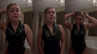 LunaVerse: Latex & een geile blik in de badkamer