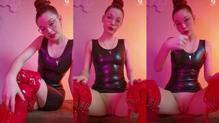 LadyLuna️: LadyLuna: Kletsnatte kutje flasht in zwart latex
