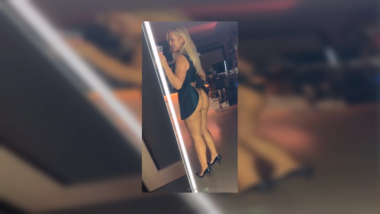 Debbie Zwiers Grote Kont: Geile Milf Toont Haar Perfecte Buit